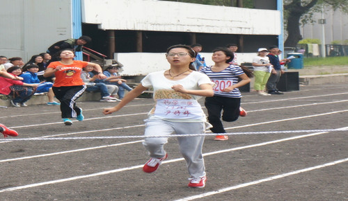 促进师生感情 彰显药院雄风